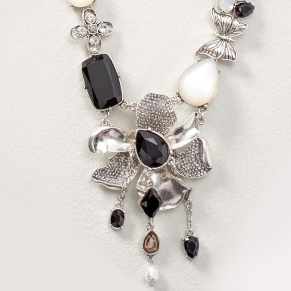 WHBM STUNNING Black Flower & Buttefly Silvertone Statement Necklace - Picture 7 of 7